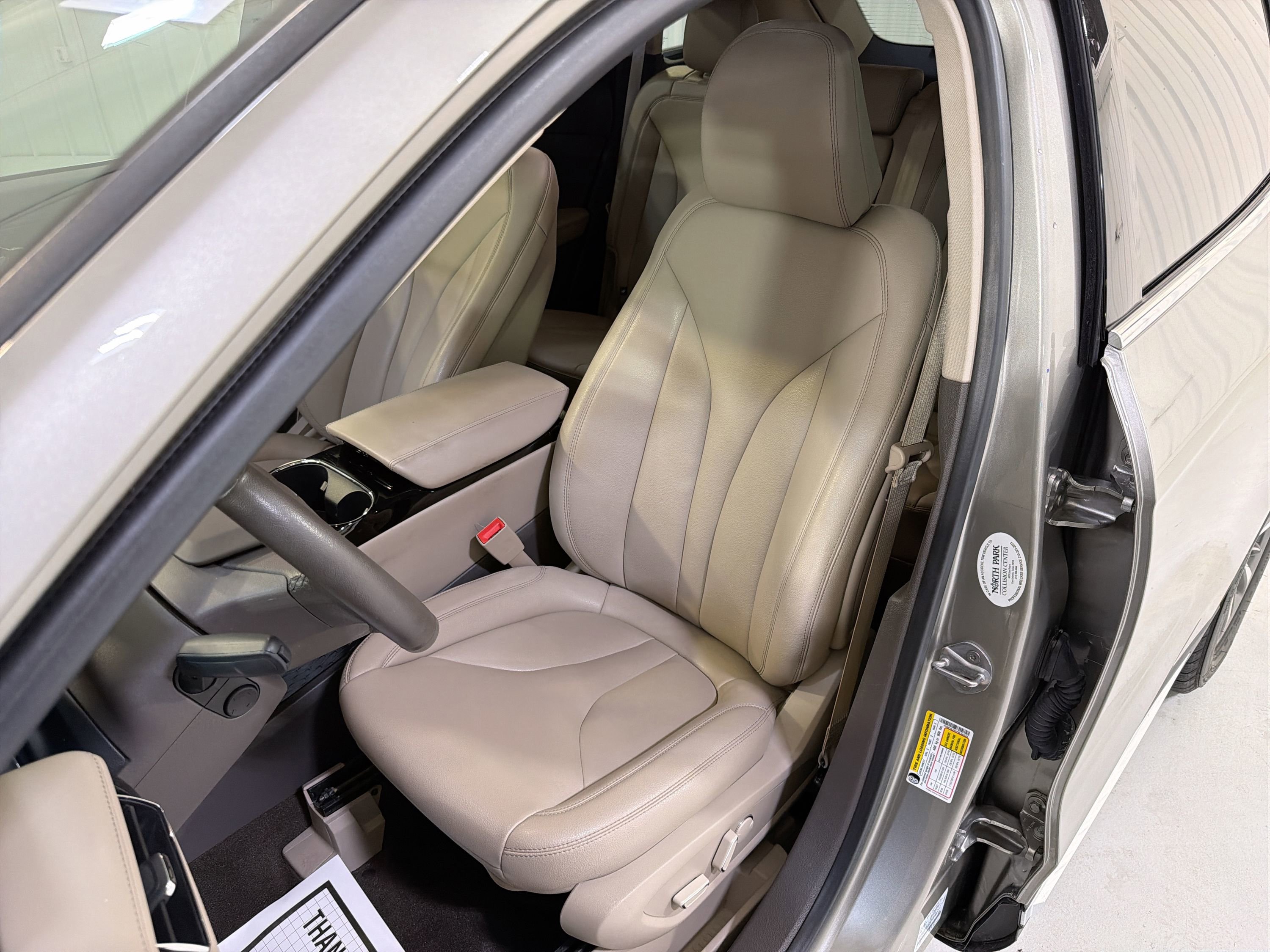 Used 2023 Lincoln Nautilus FWD w/ Premium Package image 10