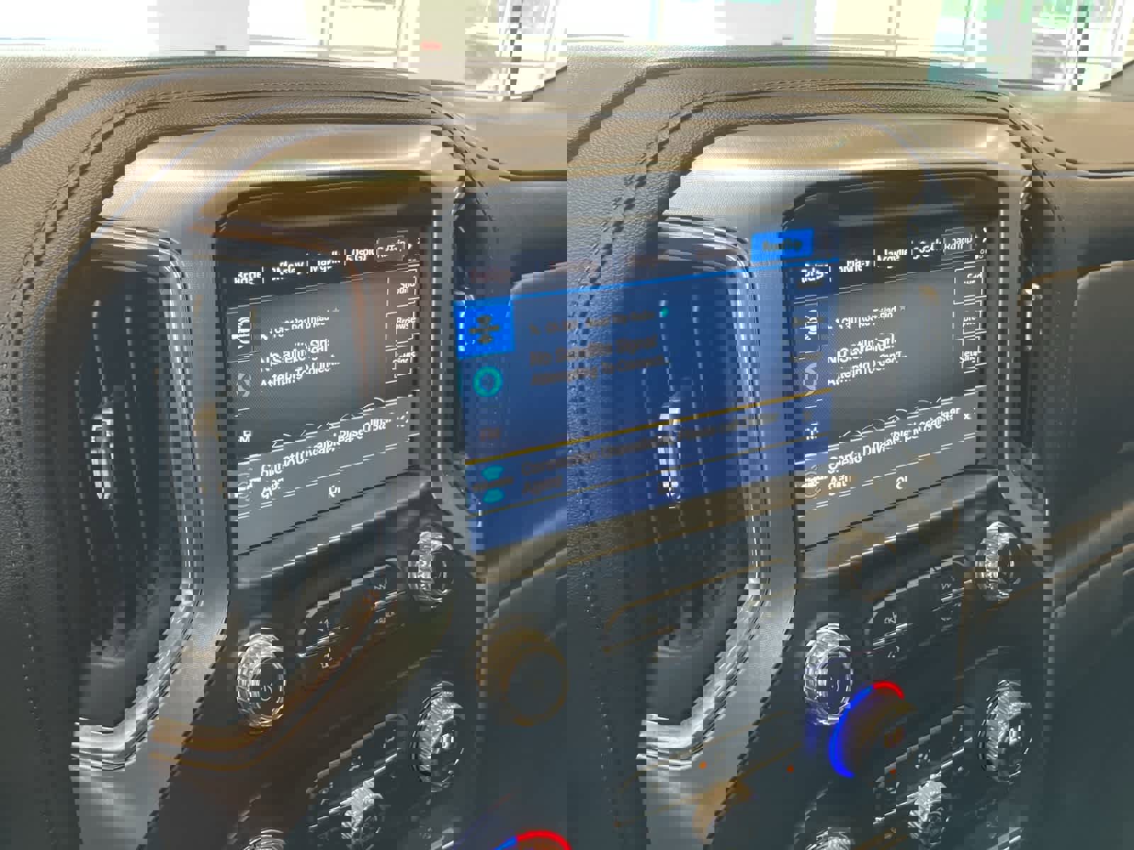 Used 2022 GMC Sierra 2500 SLT w/ SLT Preferred Package image 22