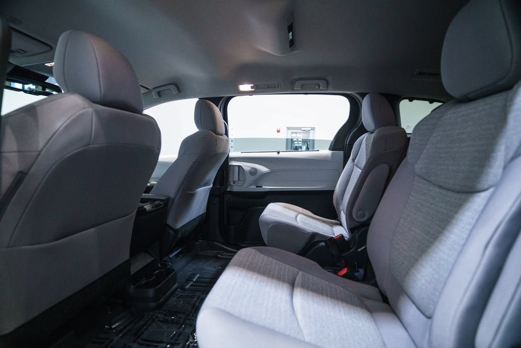 Certified 2026 Toyota Sienna LE FWD image 33