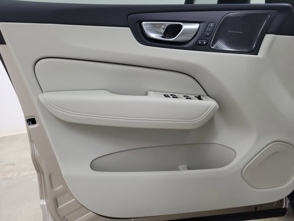 New 2026 Volvo XC60 B5 Ultra w/ Protection Package Premier AWD/4WD image 21
