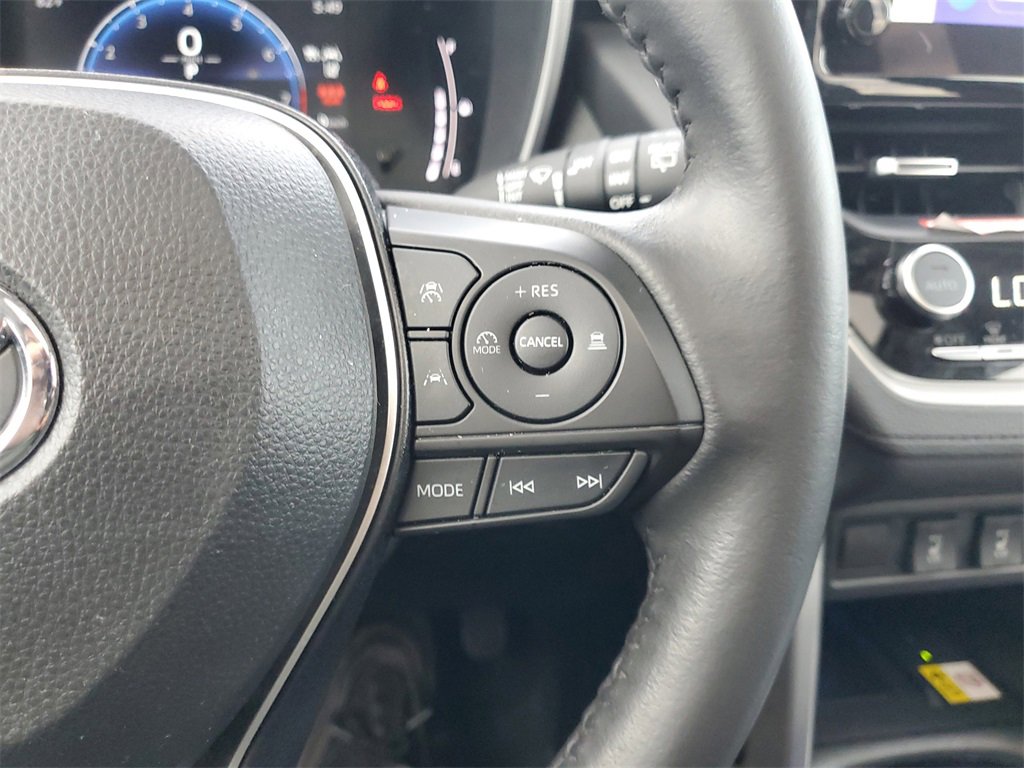 Used 2023 Toyota Corolla Cross XLE image 23