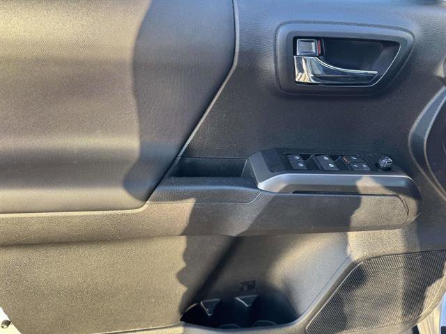 Used 2021 Toyota Tacoma TRD Sport image 12