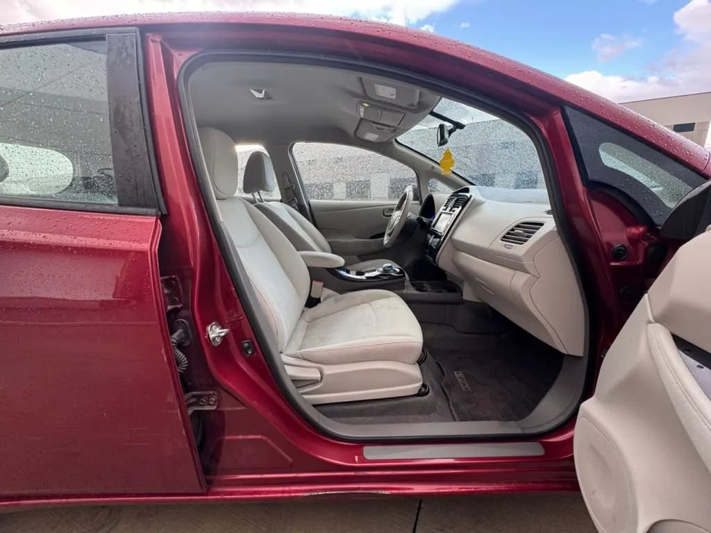 Used 2013 Nissan Leaf SV FWD image 9