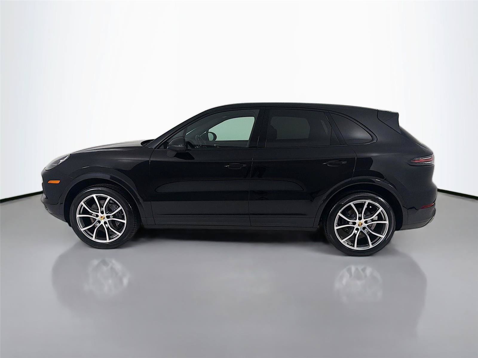 Certified 2023 Porsche Cayenne w/ Premium Package AWD/4WD image 2