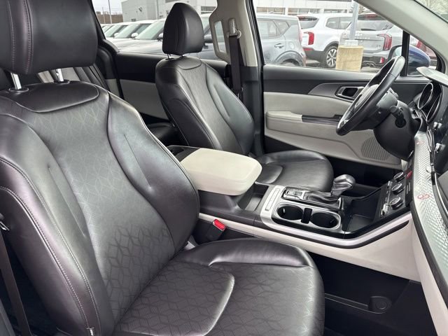 Used 2024 Kia Carnival LX image 43