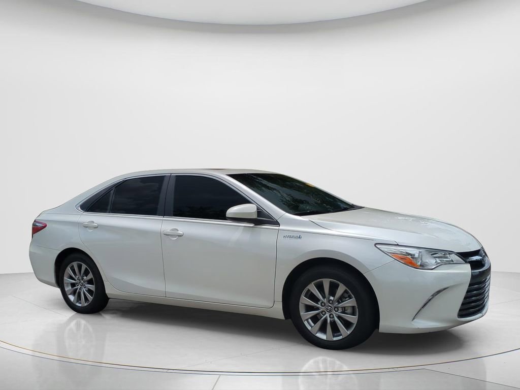 Used 2015 Toyota Camry XLE w/ Moonroof Package FWD image 3