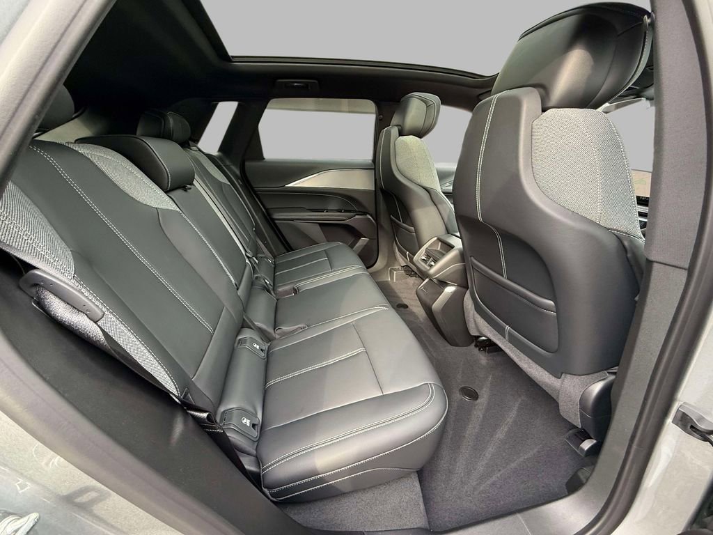 Used 2024 Cadillac Lyriq Tech image 16
