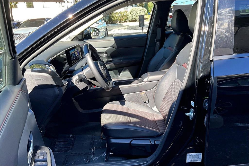 Used 2025 Nissan Kicks SR image 32