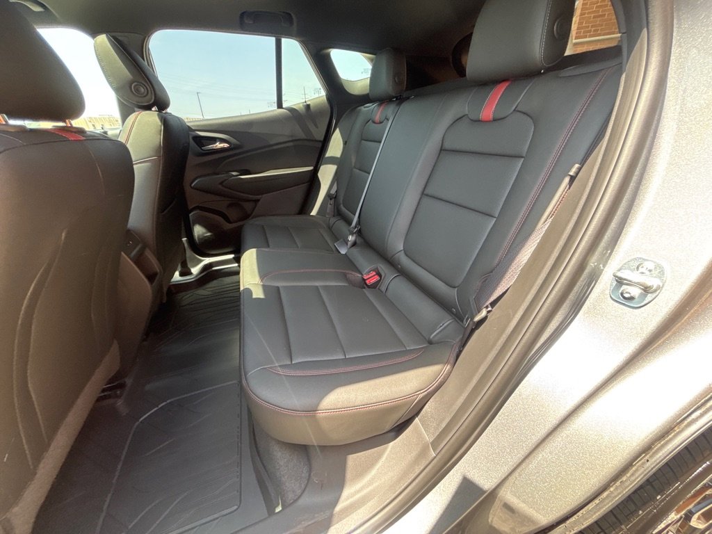 Used 2025 Chevrolet Trax RS w/ Sunroof Package image 18