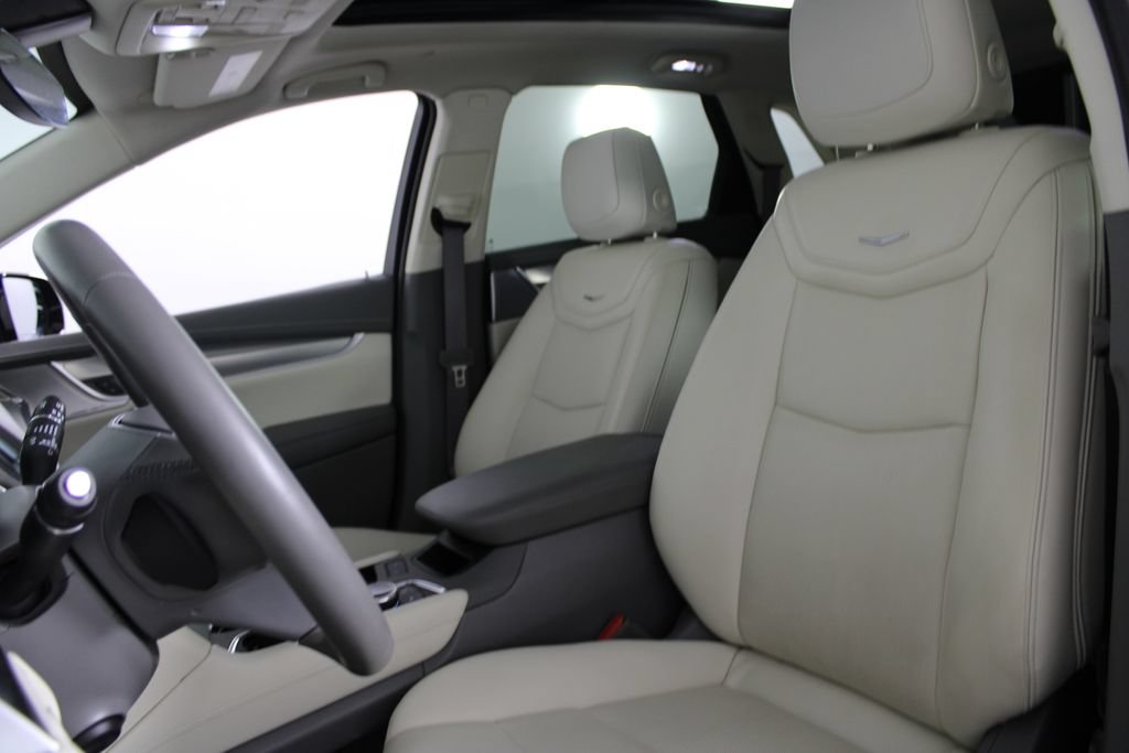 Used 2025 Cadillac XT5 Premium Luxury FWD image 17