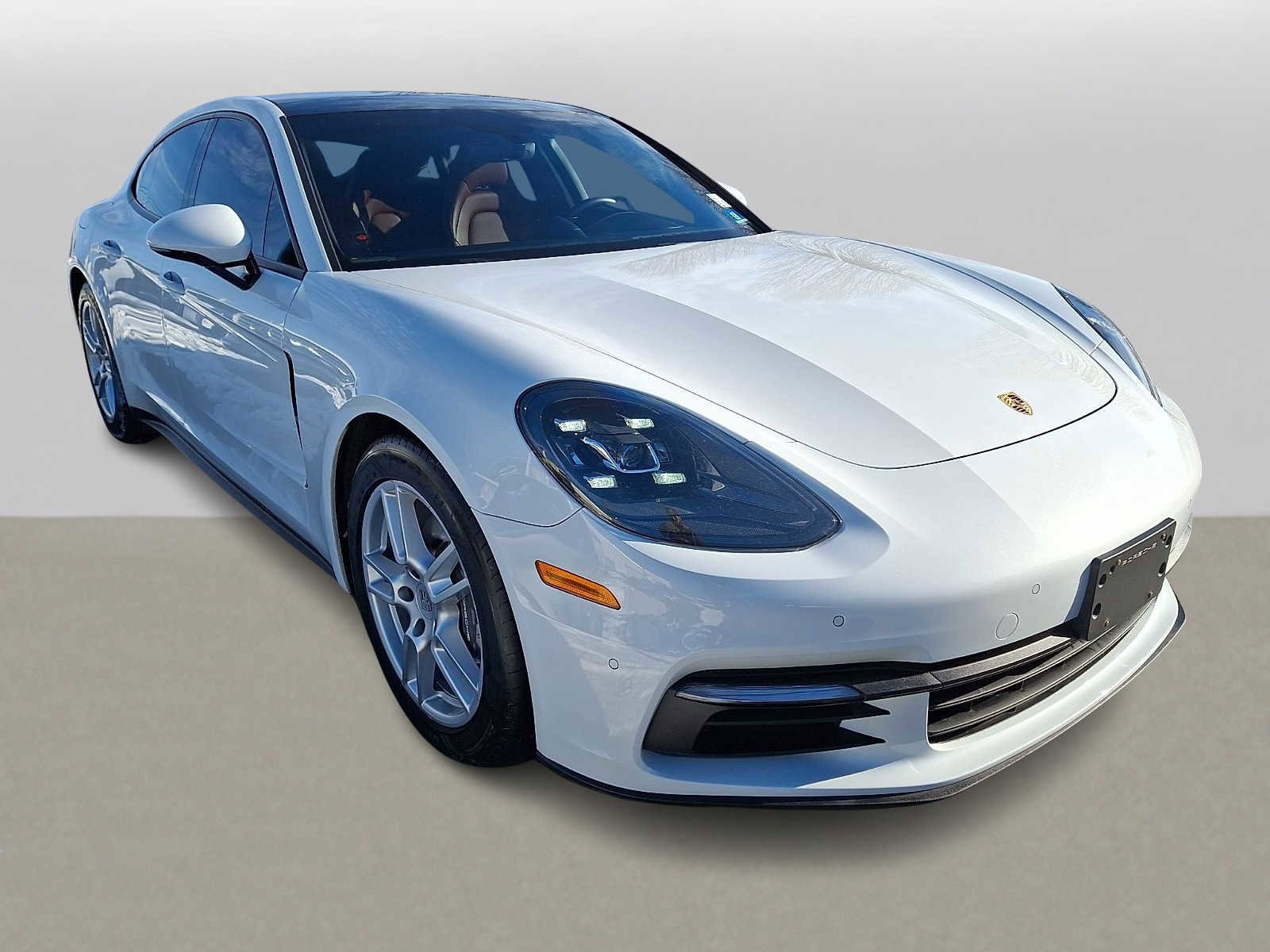 Used 2018 Porsche Panamera 4 image 3