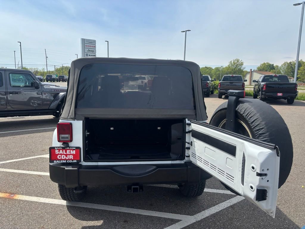 Used 2013 Jeep Wrangler Sahara w/ Connectivity Group AWD/4WD image 10