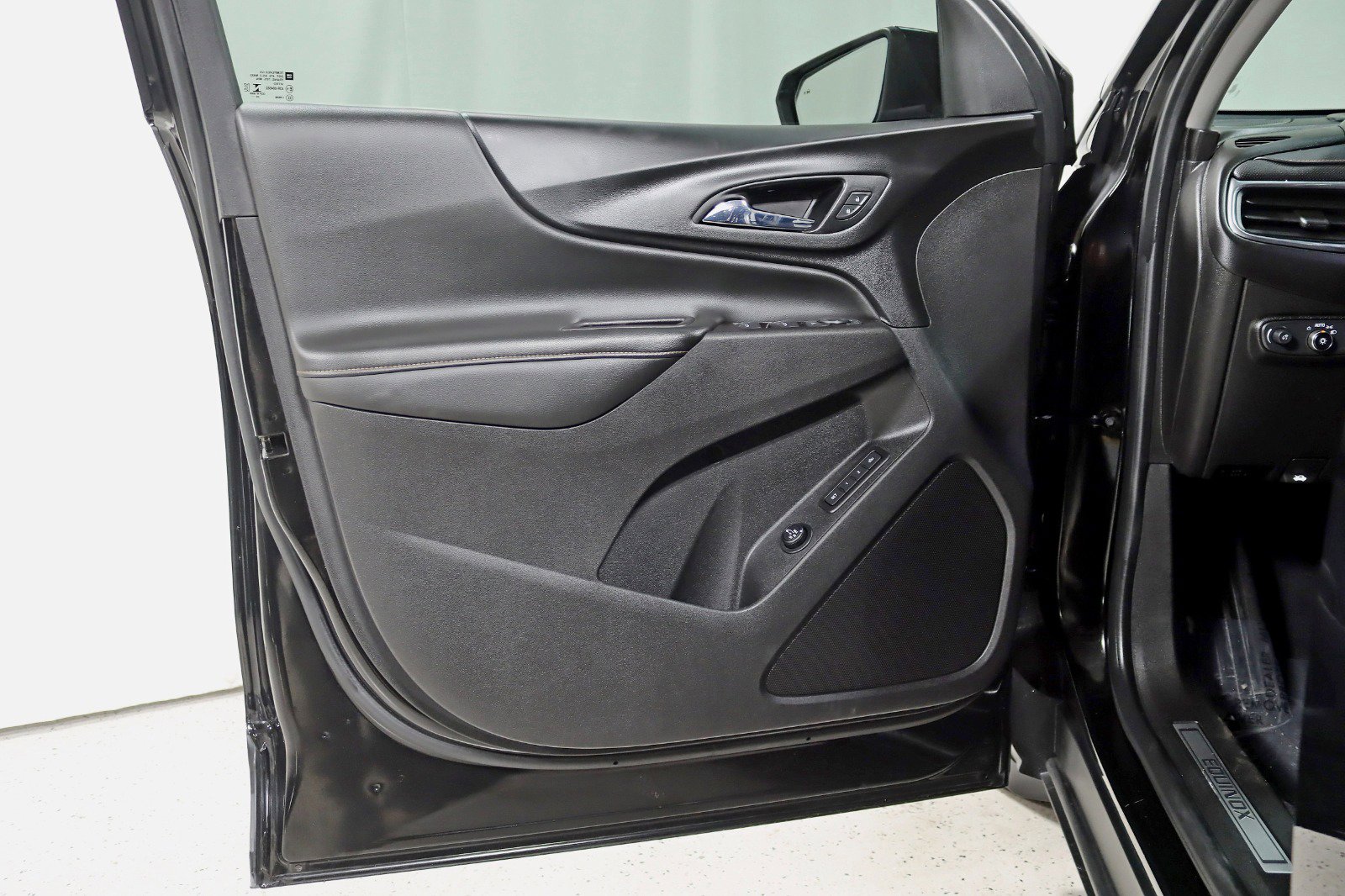 Used 2021 Chevrolet Equinox Premier w/ Redline Edition image 28