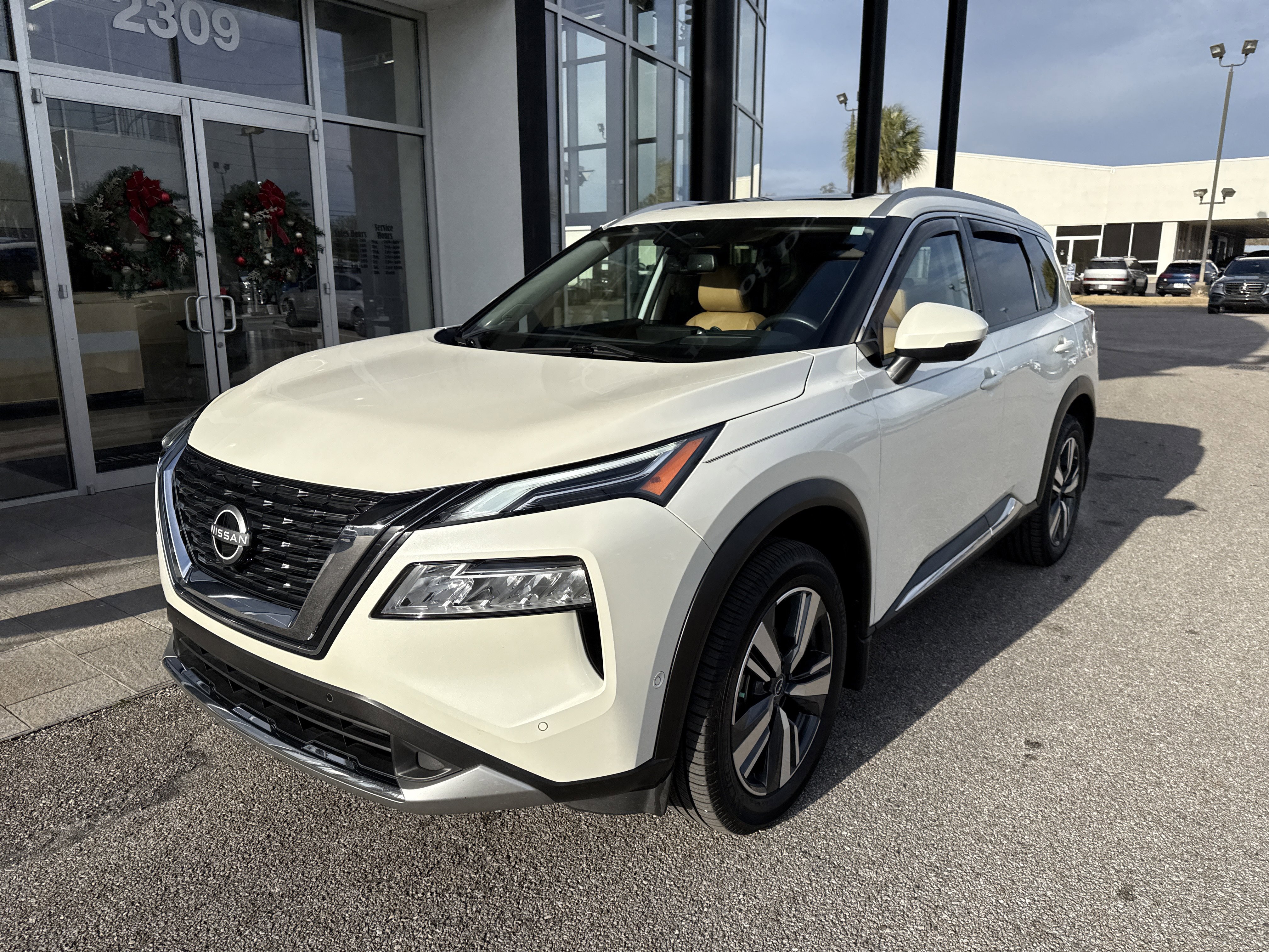 Used 2023 Nissan Rogue Platinum w/ Platinum Premium Package image 1