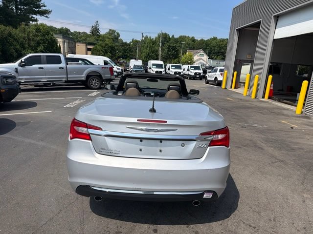 Used 2011 Chrysler 200 Touring w/ Cold Weather Group FWD image 6