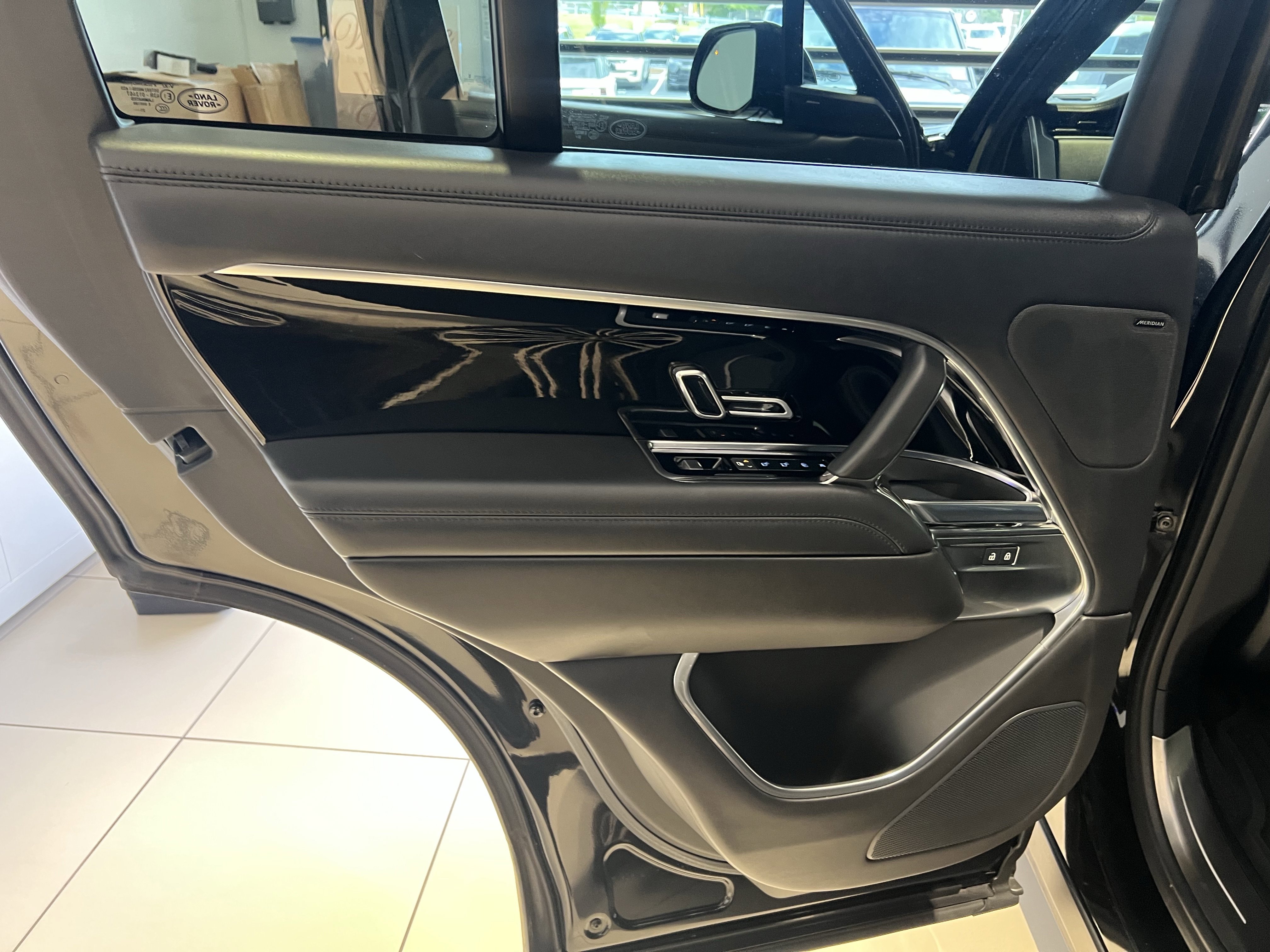 Used 2023 Land Rover Range Rover SE image 27