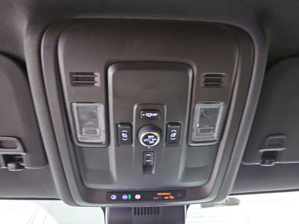 Used 2025 GMC Yukon XL Elevation RWD image 22