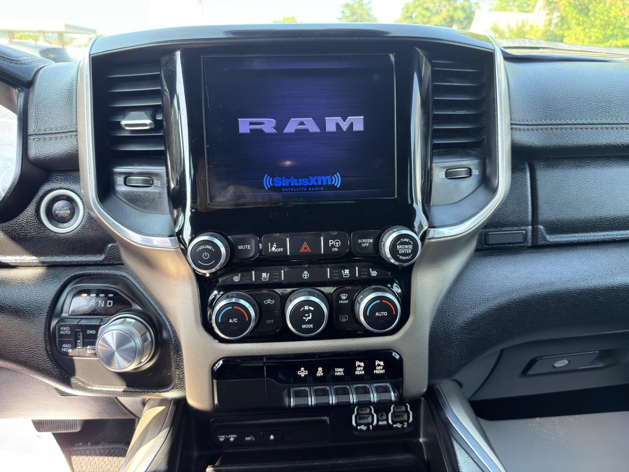 Used 2019 RAM 1500 Laramie AWD/4WD image 21