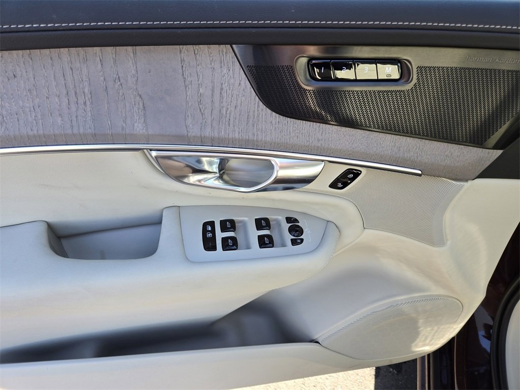 New 2025 Volvo XC90 B6 Ultra w/ Protection Package Premier image 23