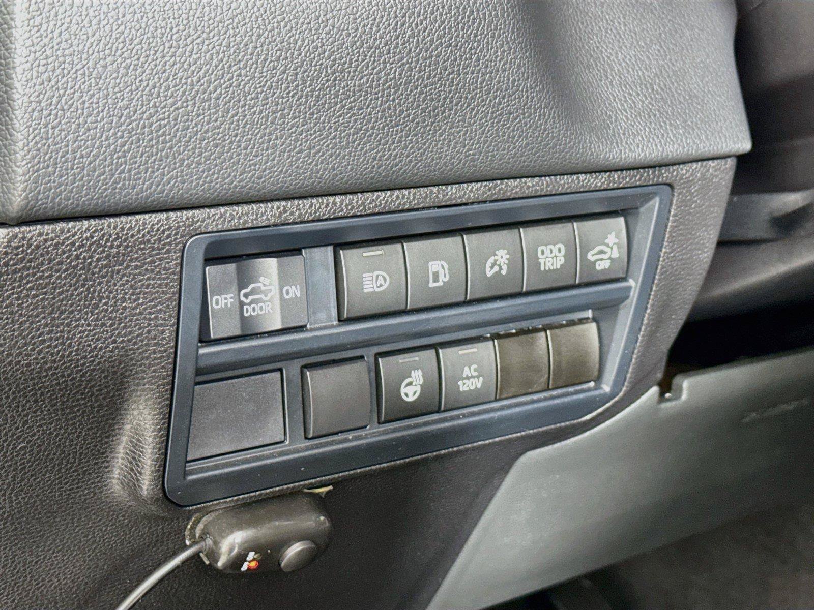 Used 2025 Toyota Tundra Limited AWD/4WD image 16