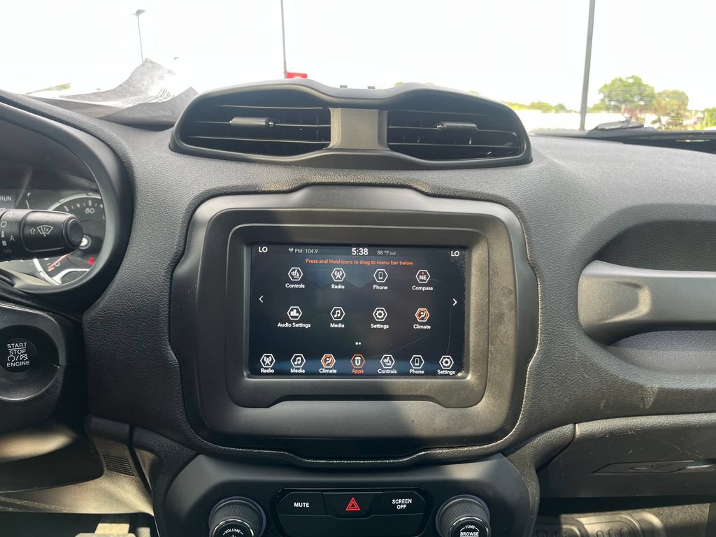 Used 2019 Jeep Renegade Latitude w/ Cold Weather Group AWD/4WD image 16