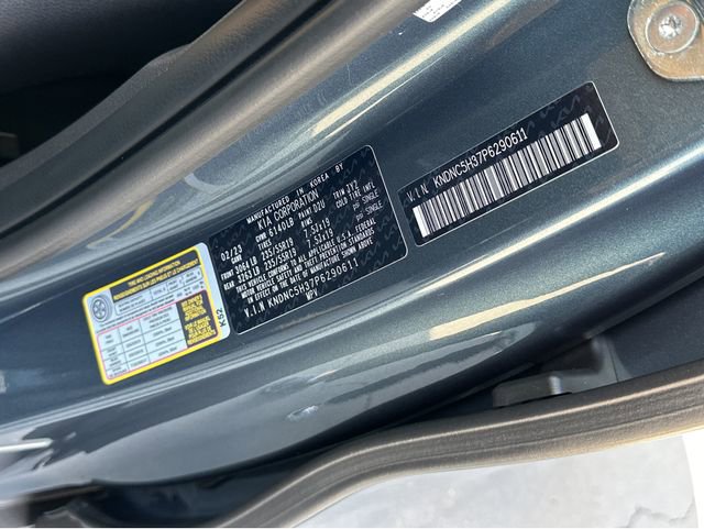 Certified 2023 Kia Carnival EX image 40