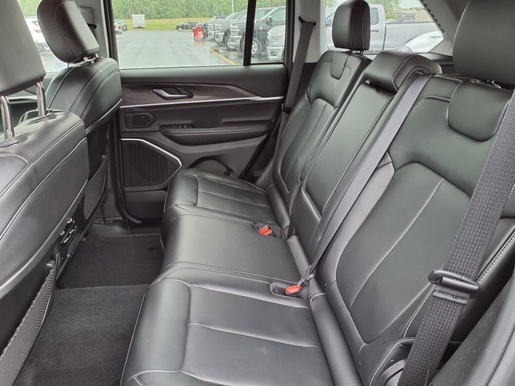 Used 2022 Jeep Grand Cherokee Limited image 9