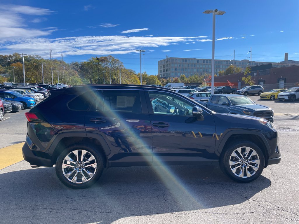 Used 2019 Toyota RAV4 XLE Premium AWD/4WD image 6