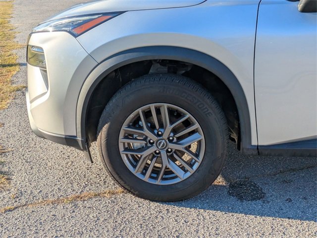 Used 2024 Nissan Rogue S image 9