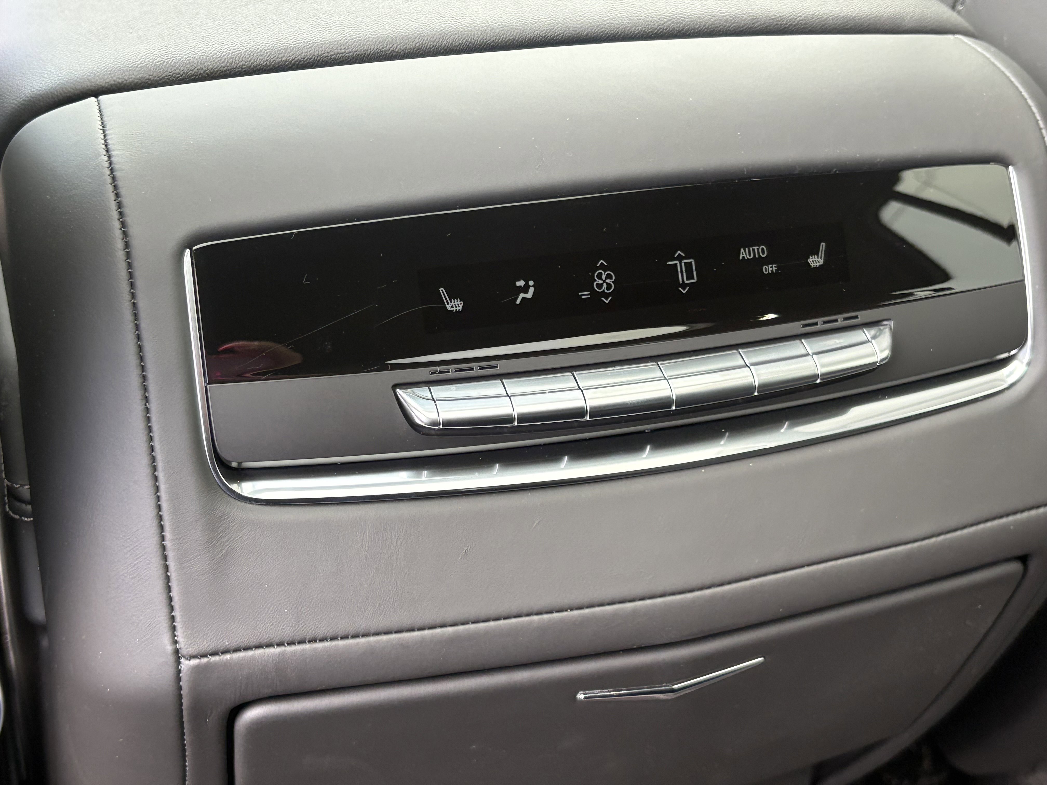 Certified 2025 Cadillac Escalade Premium Luxury Platinum AWD/4WD image 16