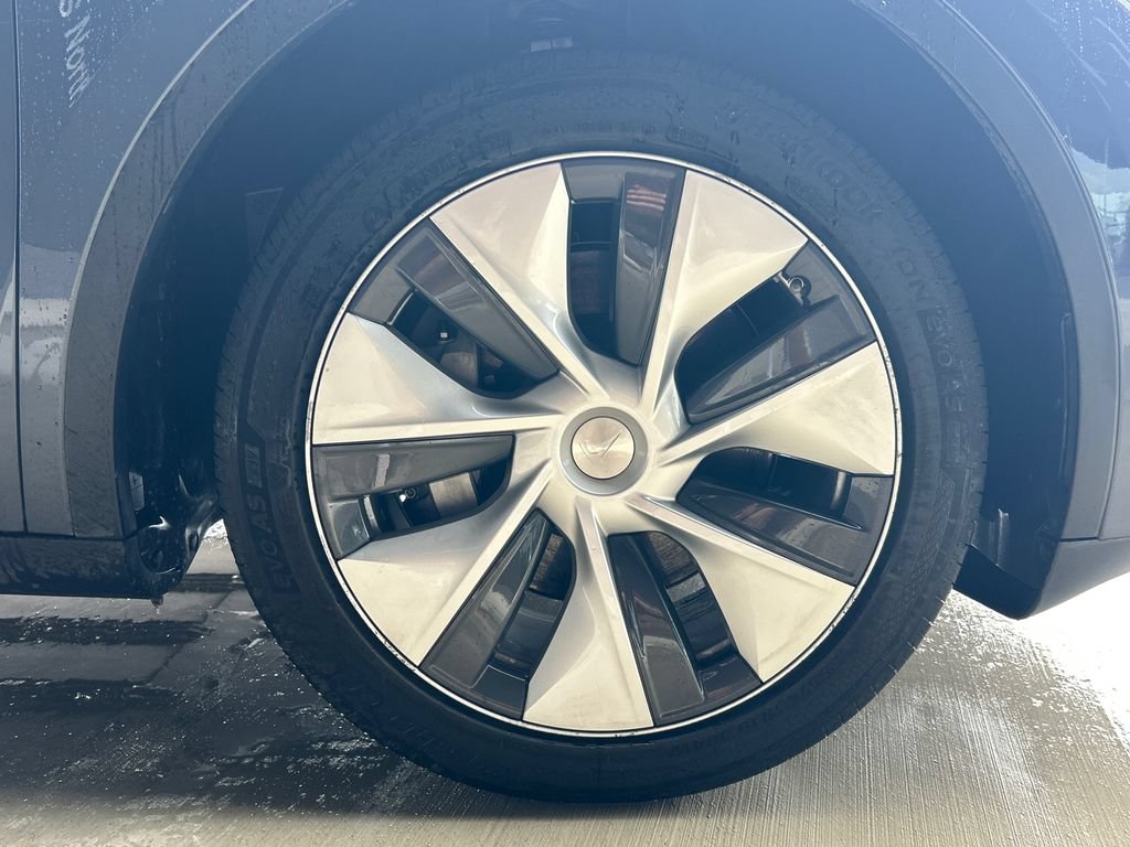 Used 2023 Tesla Model Y AWD image 29