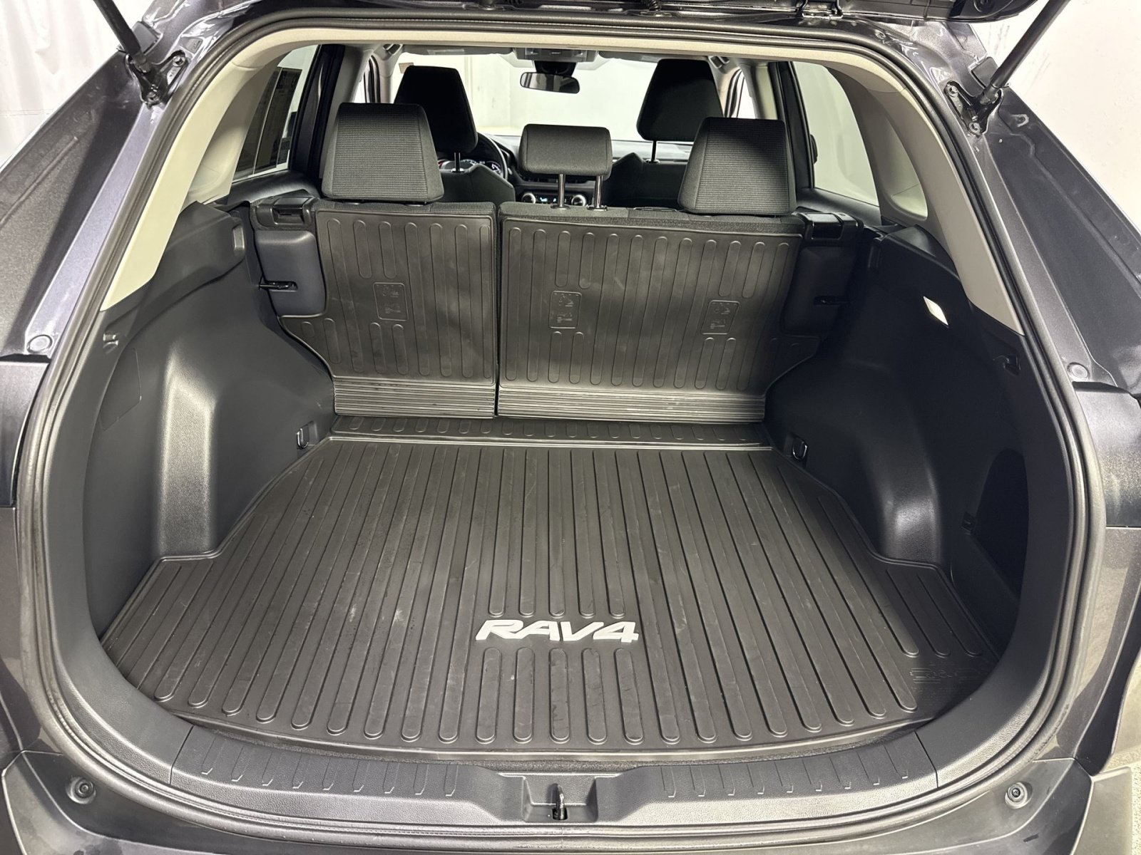 Used 2024 Toyota RAV4 LE AWD/4WD image 37