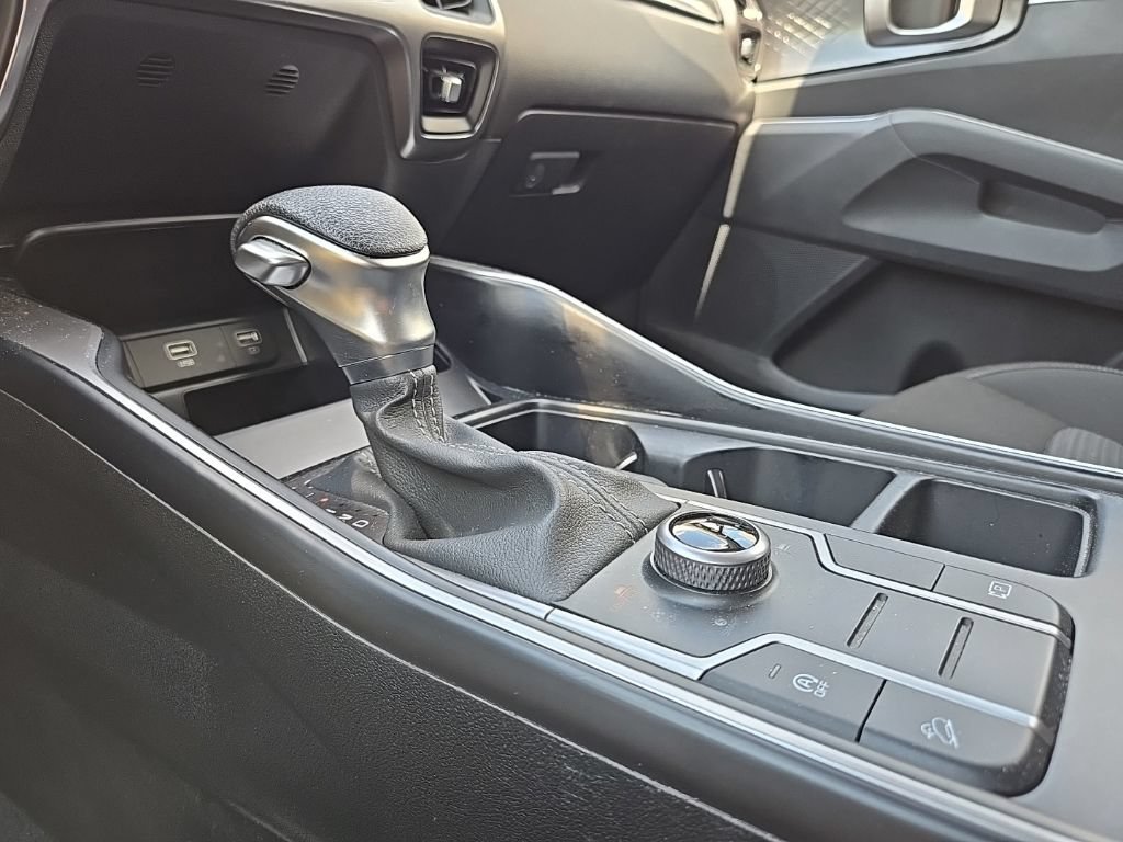 Used 2023 Kia Sorento LX AWD/4WD image 24