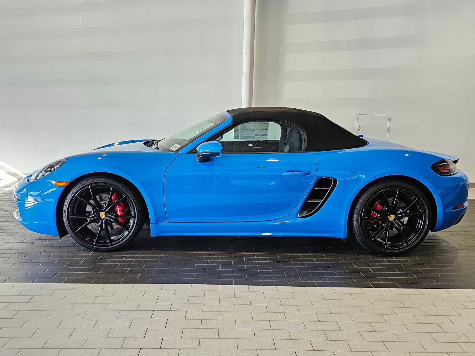 New 2025 Porsche 718 Boxster S image 2