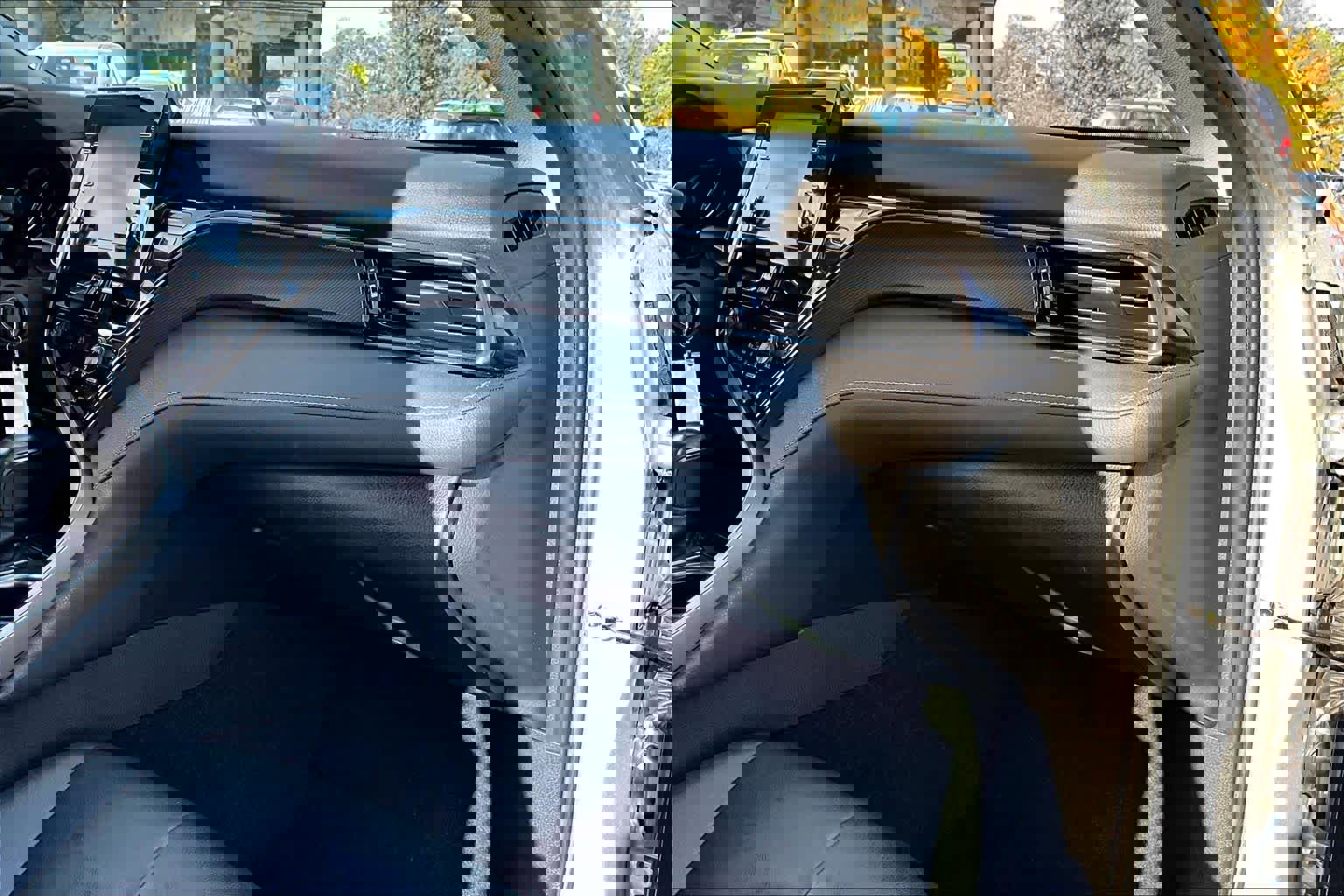 Used 2023 Toyota Camry SE image 18