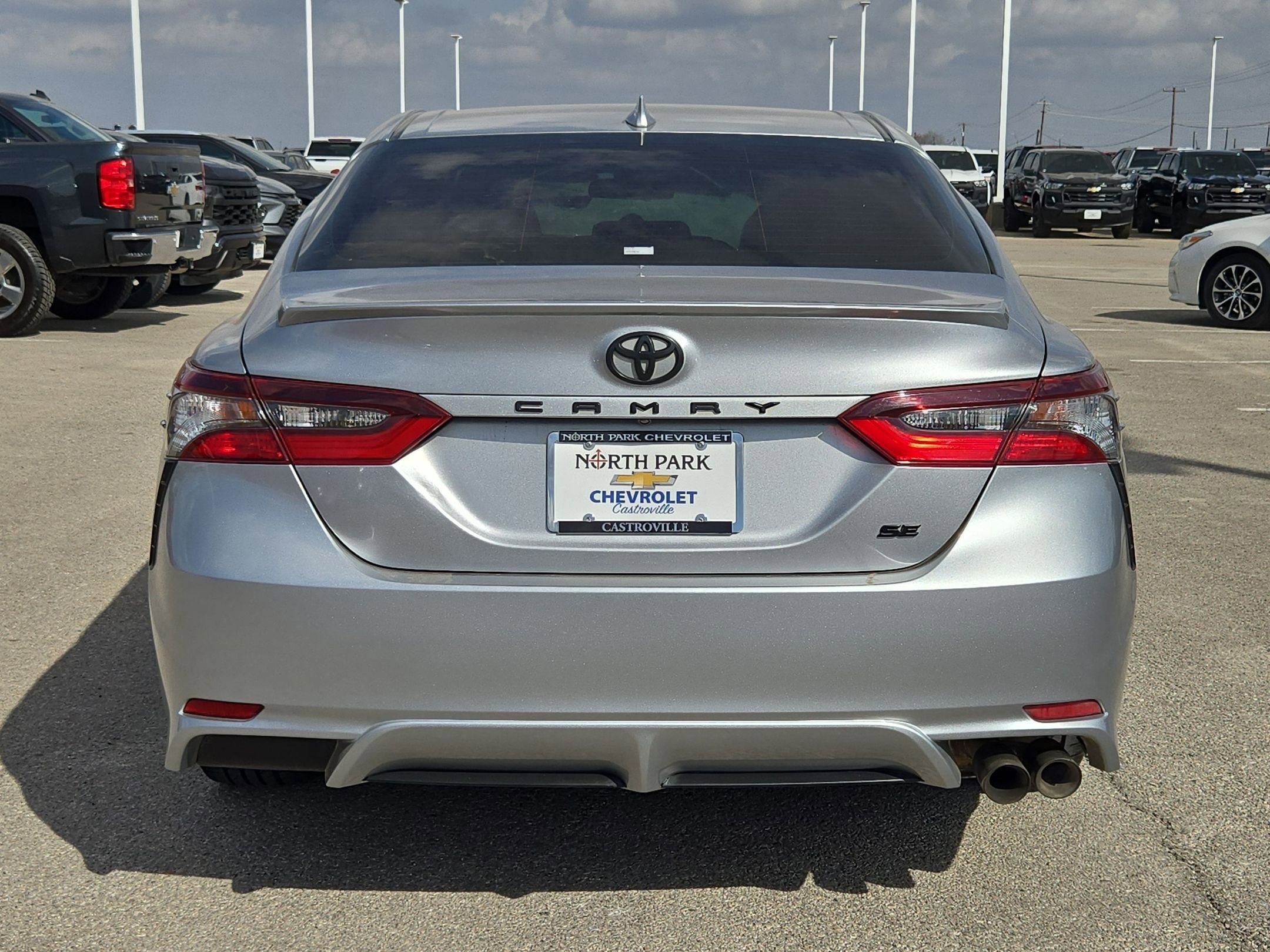 Used 2022 Toyota Camry SE image 4