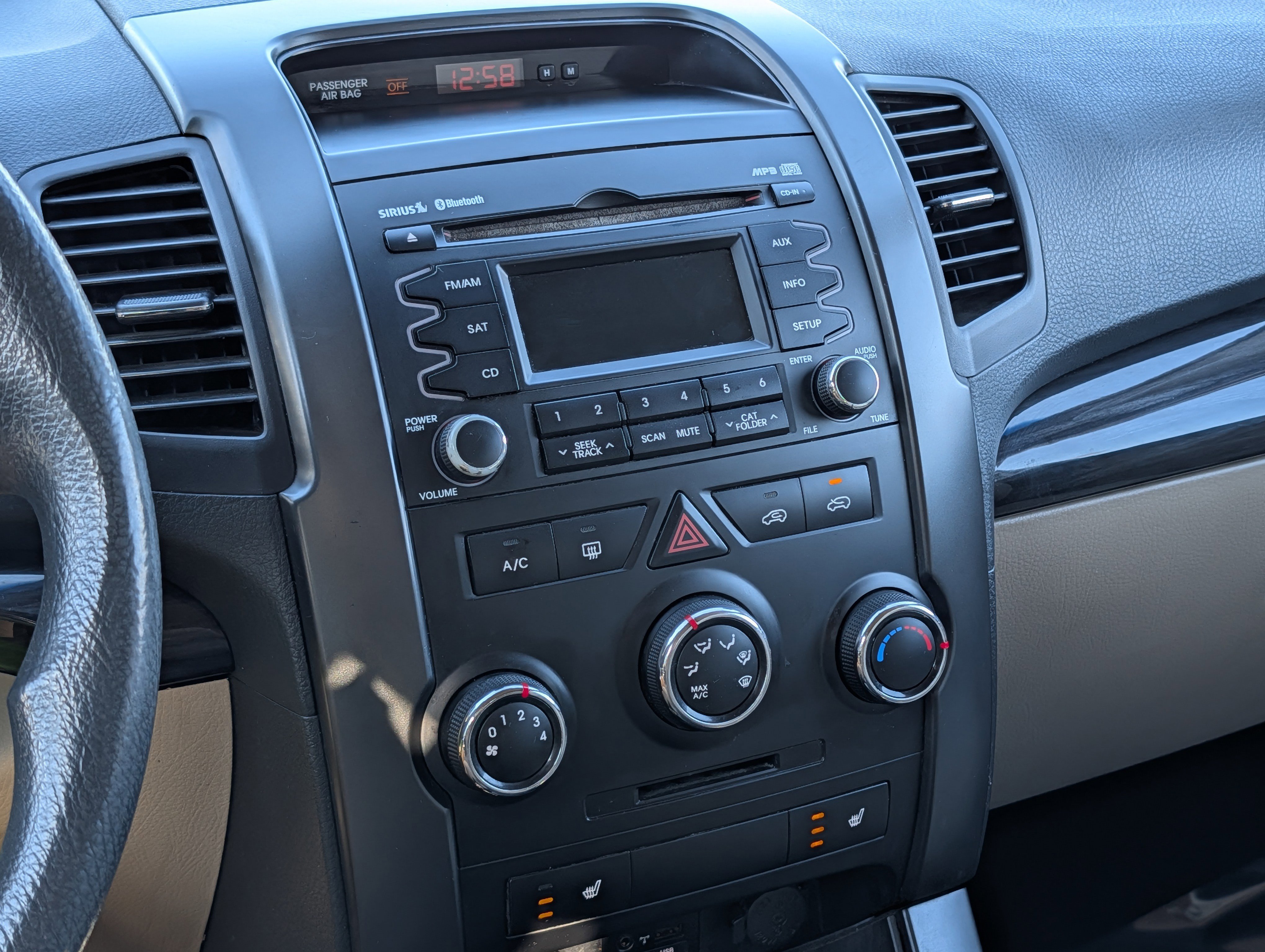 Used 2012 Kia Sorento LX w/ Convenience Pkg image 16