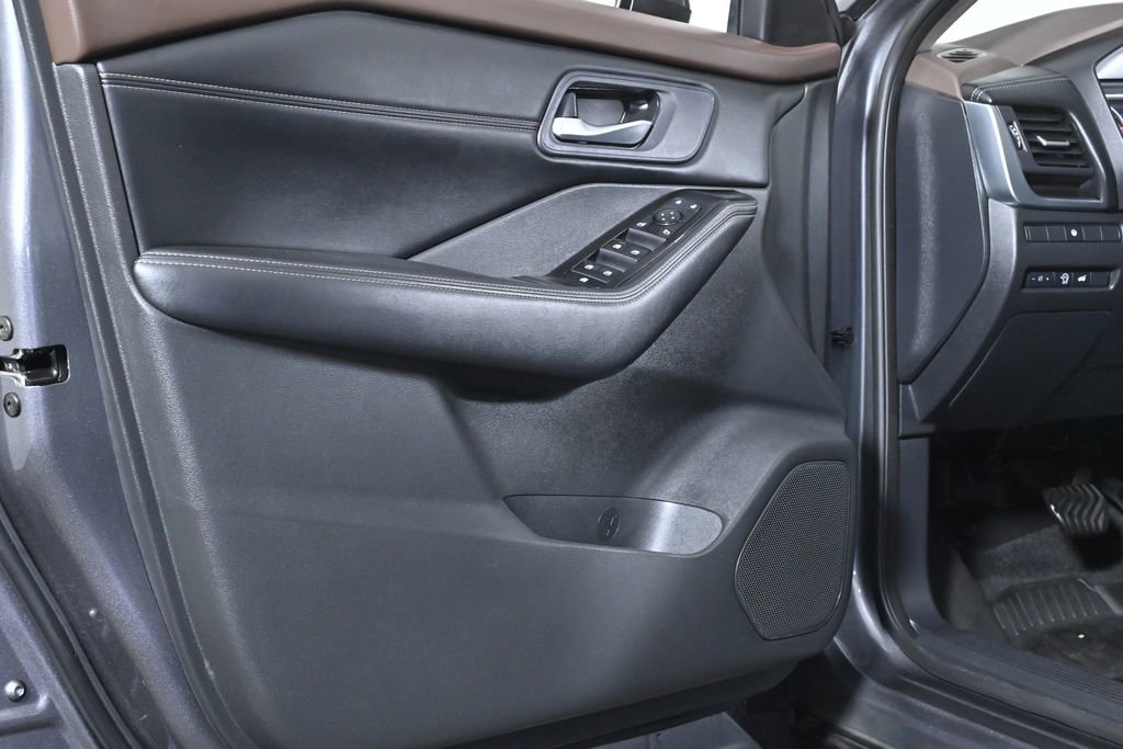 Used 2023 Nissan Rogue SV w/ SV Premium B Package image 28