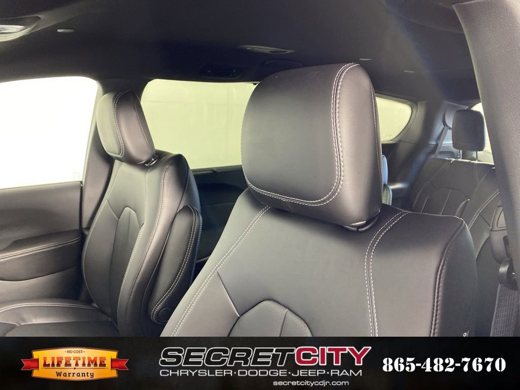 New 2026 Chrysler Pacifica Select image 10