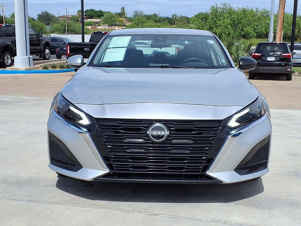 Used 2024 Nissan Altima 2.5 SV FWD image 3