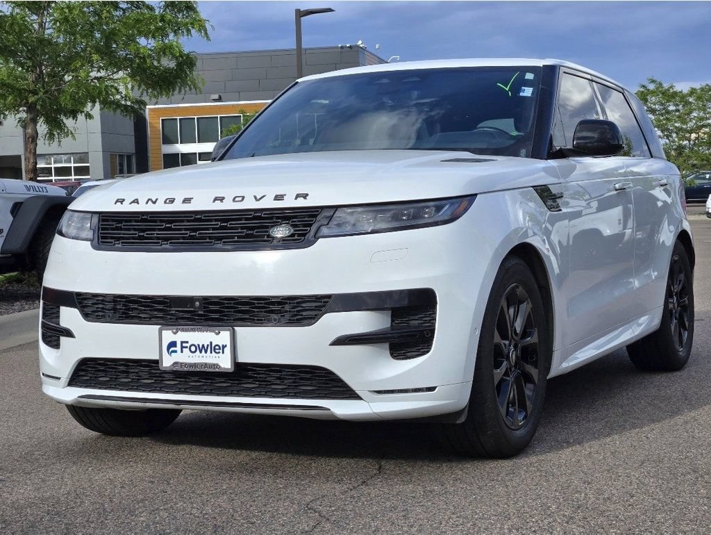 Used 2024 Land Rover Range Rover Sport Dynamic SE AWD/4WD image 2