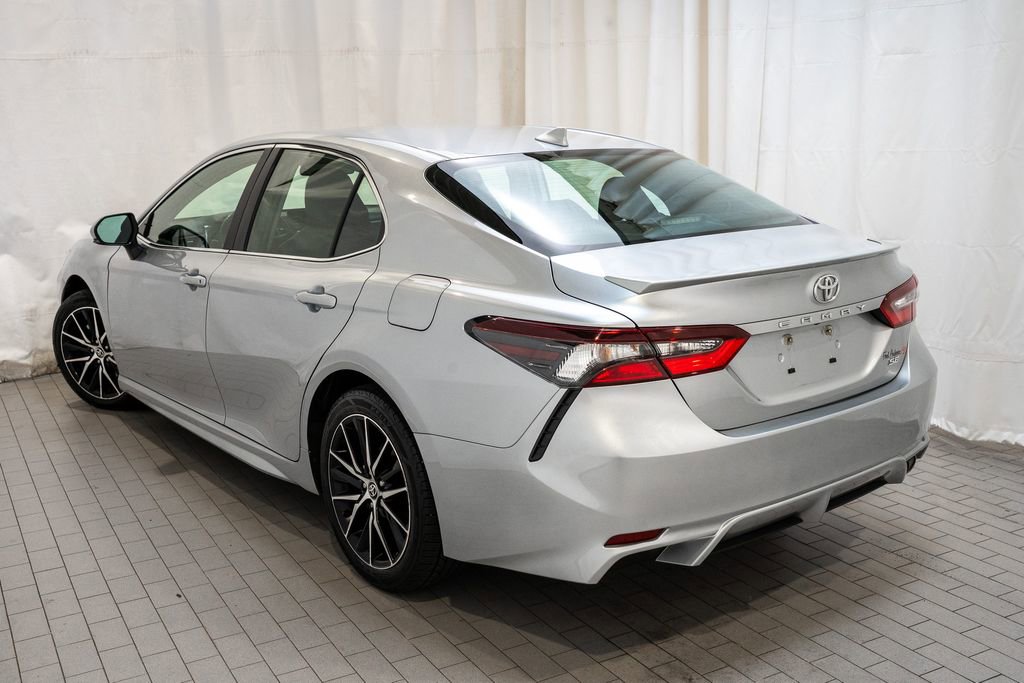 Used 2024 Toyota Camry SE image 3