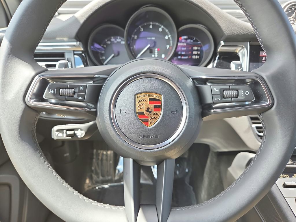 Certified 2026 Porsche Macan AWD/4WD image 9
