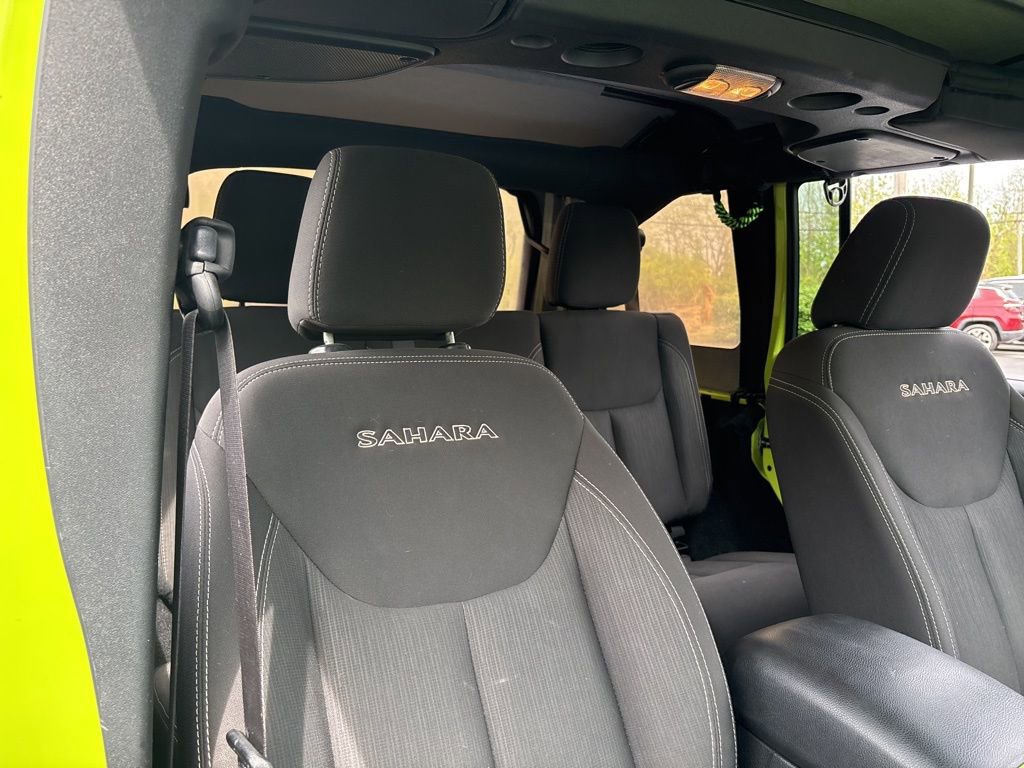 Used 2016 Jeep Wrangler Unlimited Sahara w/ Connectivity Group AWD/4WD image 38