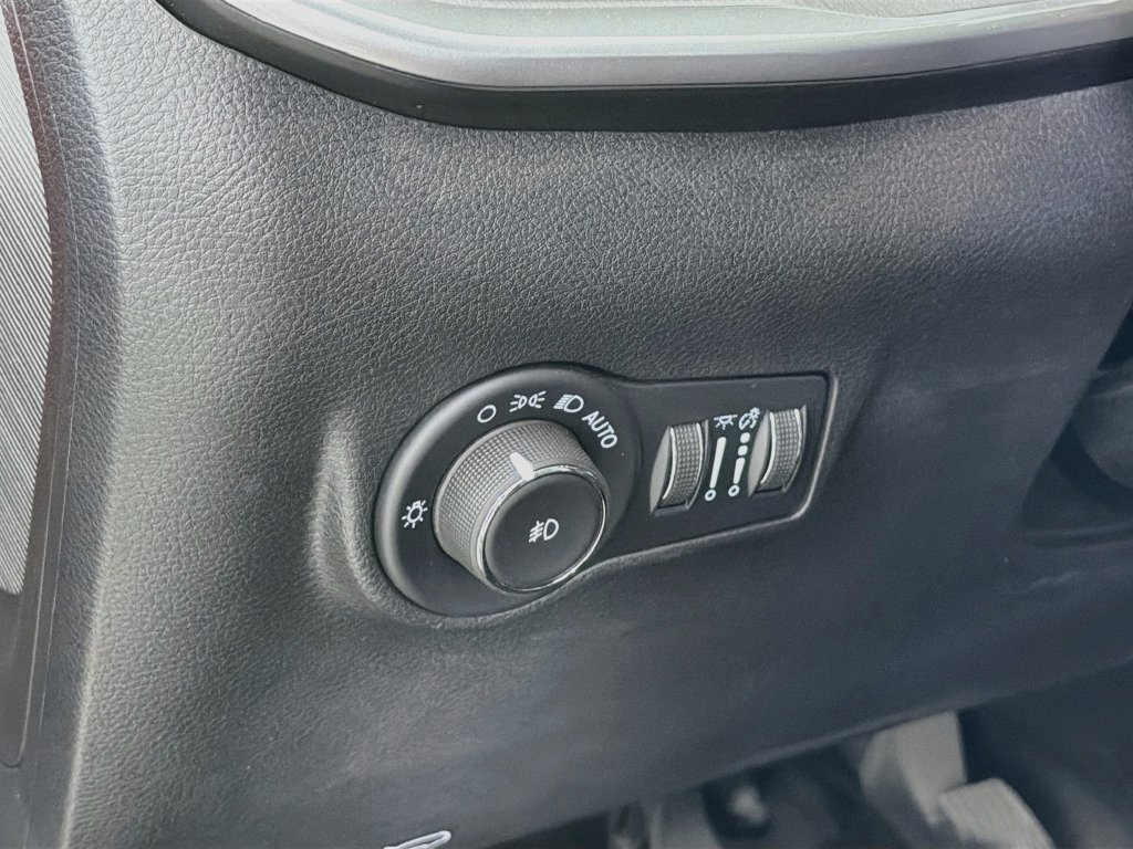Used 2025 Jeep Compass Limited AWD/4WD image 13