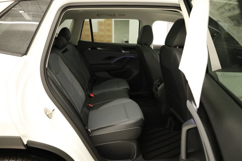 New 2026 Volkswagen Tiguan SE AWD/4WD image 33