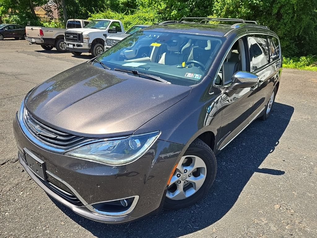 Used 2017 Chrysler Pacifica Platinum FWD image 3