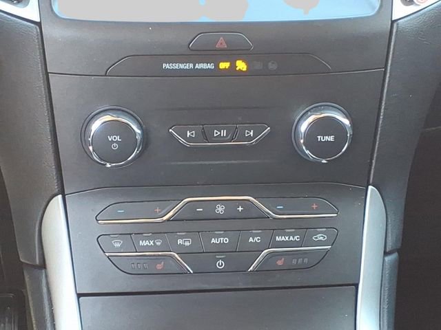 Used 2019 Ford Edge SEL w/ Equipment Group 201A AWD/4WD image 16