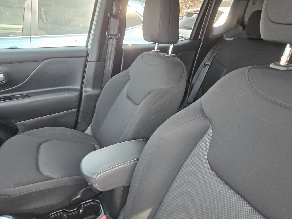 Certified 2023 Jeep Renegade Latitude image 19