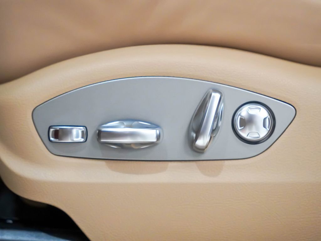 Certified 2026 Porsche Macan AWD/4WD image 24